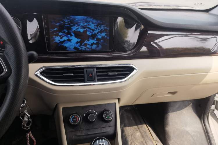 Used CHANGAN KUAYUE Xing V5 2021 1.6L Jinbao Edition Luxury Version DAM16KR Audio And AC Panel