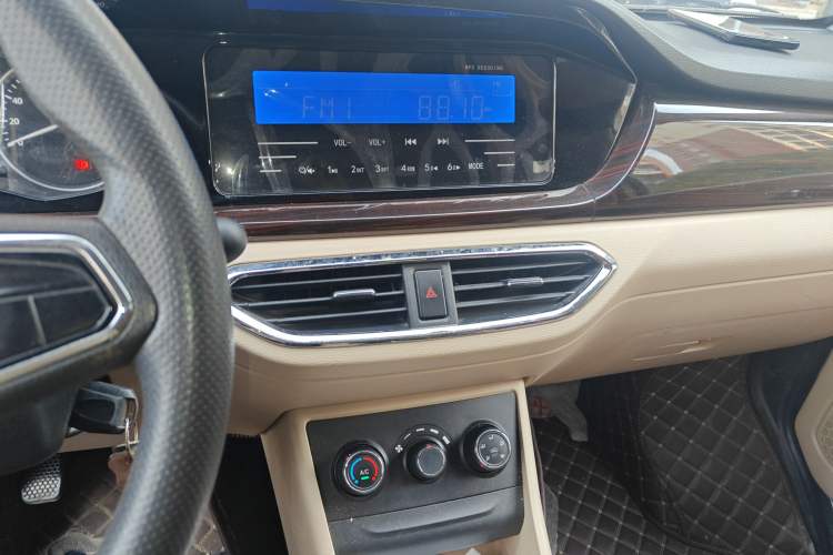 Used CHANGAN KUAYUE Xing V5 2021 1.6L Jinbao Edition Comfort Version DAM16KR Audio And AC Panel