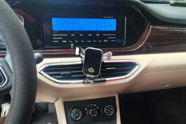 Used CHANGAN KUAYUE Xing V5 2021 1.6L Jinbao Edition Comfort Version DAM16KR Audio And AC Panel