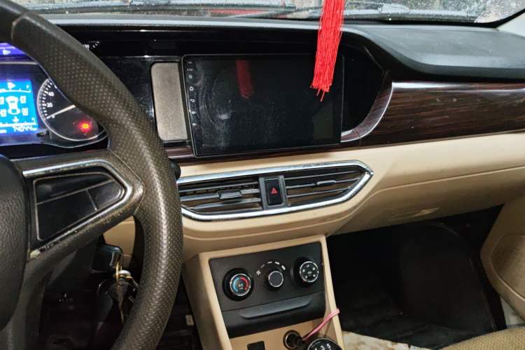 Used CHANGAN KUAYUE Xing V5 2021 1.6L Jinbao Edition Comfort Version DAM16KR Audio And AC Panel