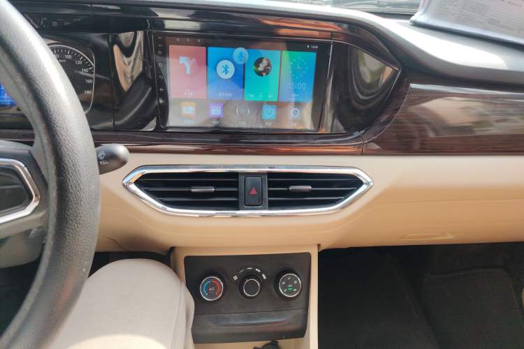 Used CHANGAN KUAYUE Xing V5 2021 1.5L Jinbao Edition Luxury Version JL473QH Audio And AC Panel