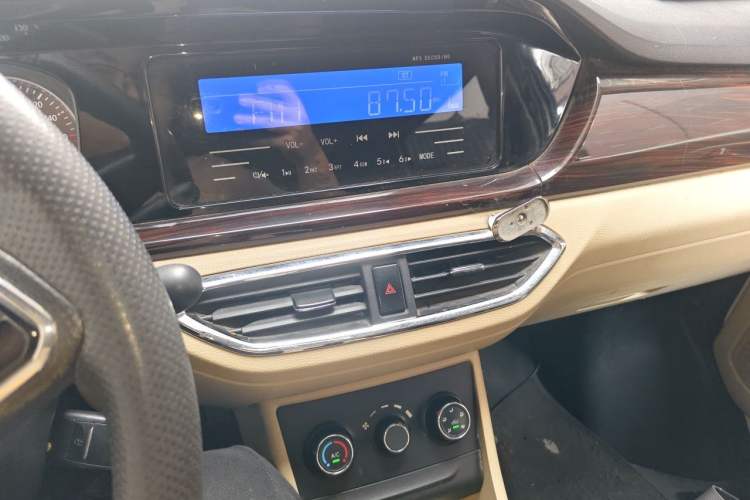 Used CHANGAN KUAYUE Xing V5 2021 1.5L Jinbao Edition Comfort Version JL473QH Audio And AC Panel