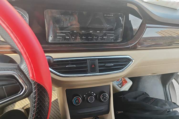 Used CHANGAN KUAYUE Xing V5 2021 1.5L Jinbao Edition Comfort Version JL473QH Audio And AC Panel