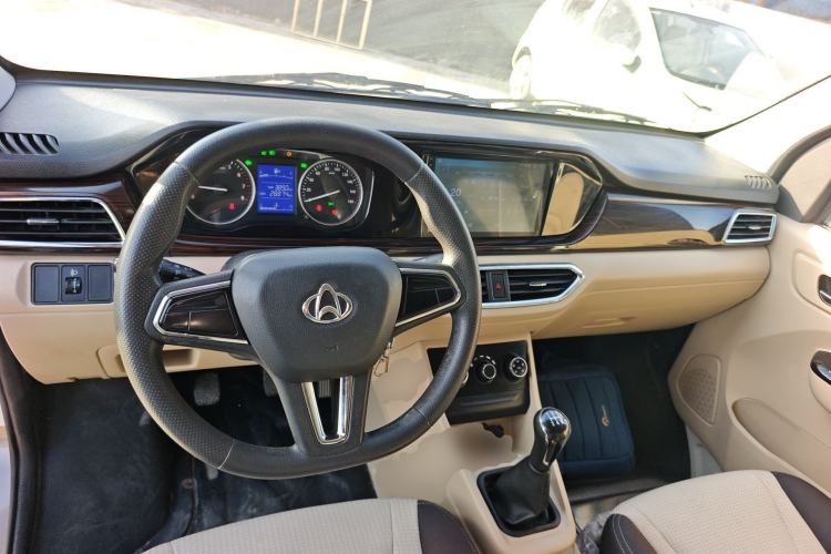 Used CHANGAN KUAYUE Xing V5 2021 1.6L Jinbao Edition Luxury Version DAM16KR Center Console