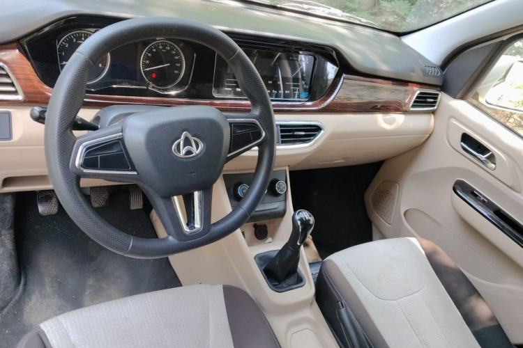 Used CHANGAN KUAYUE Xing V5 2021 1.6L Fortune-Attracting Edition Comfort Model DAM16KR Center Console