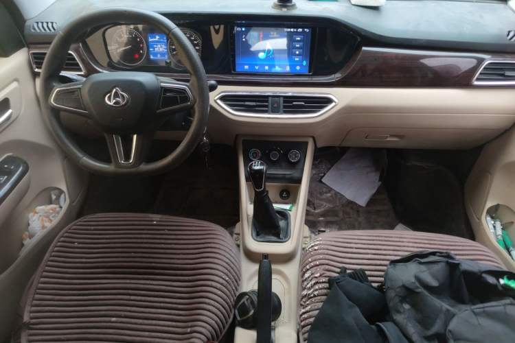 Used CHANGAN KUAYUE Xing V5 2021 1.5L Fortune-Attracting Deluxe Model JL473QH Center Console