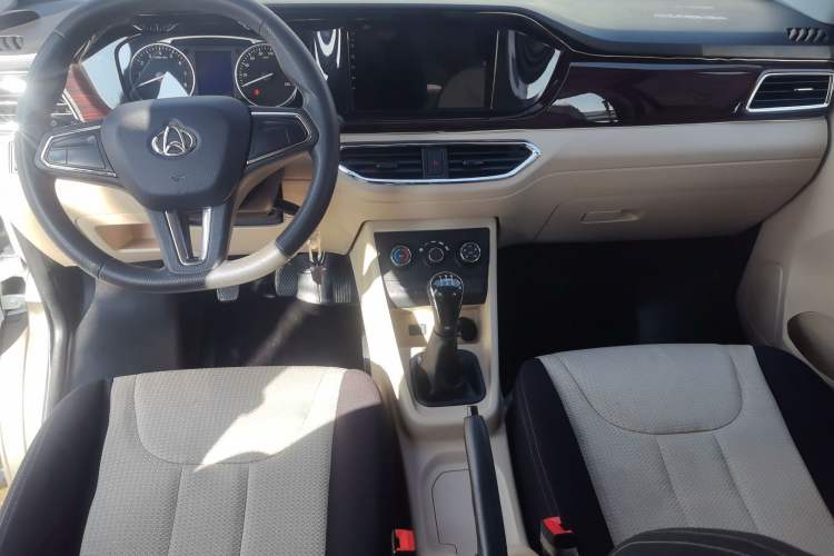 Used CHANGAN KUAYUE Xing V5 2021 1.5L Fortune-Attracting Edition Comfort Model JL473QH Center Console