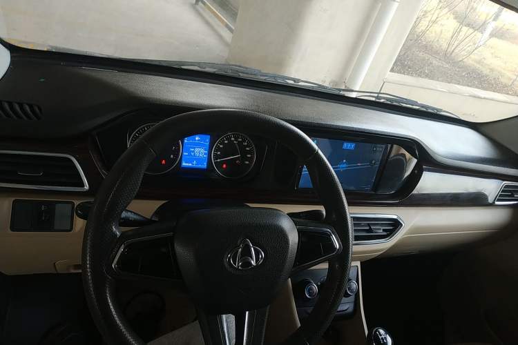 Used CHANGAN KUAYUE Xing V5 2021 1.5L Jinbao Edition Comfort Version JL473QH Center Console