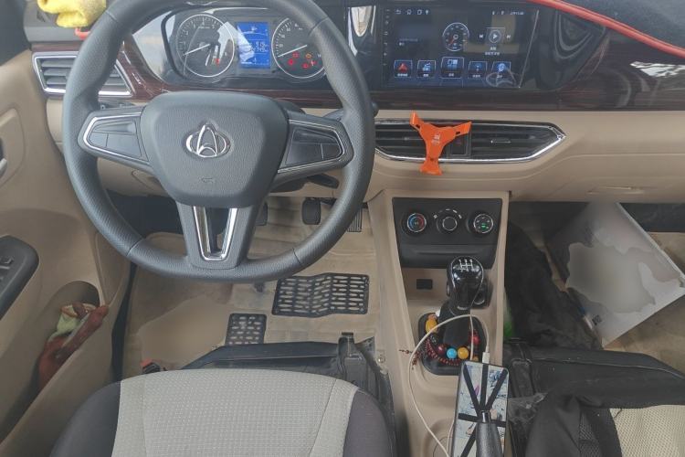 Used CHANGAN KUAYUE Xing V5 2021 1.6L Jinbao Edition Comfort Version DAM16KR Center Console