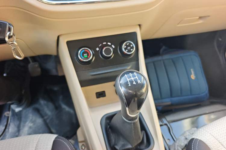 Used CHANGAN KUAYUE Xing V5 2021 1.6L Jinbao Edition Luxury Version DAM16KR Gear Lever