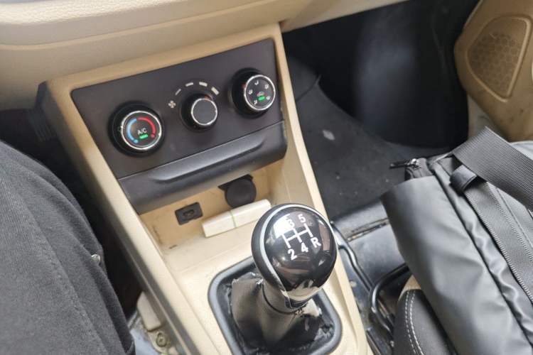 Used CHANGAN KUAYUE Xing V5 2021 1.5L Jinbao Edition Comfort Version JL473QH Gear Lever