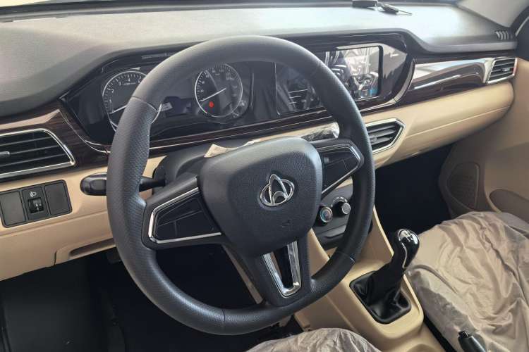 Used CHANGAN KUAYUE Xing V5 2021 1.6L Jinbao Edition Comfort Version DAM16KR Interior 1