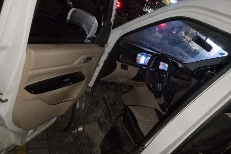Used CHANGAN KUAYUE Xing V5 2021 1.5L Fortune-Attracting Deluxe Model JL473QH Interior 3