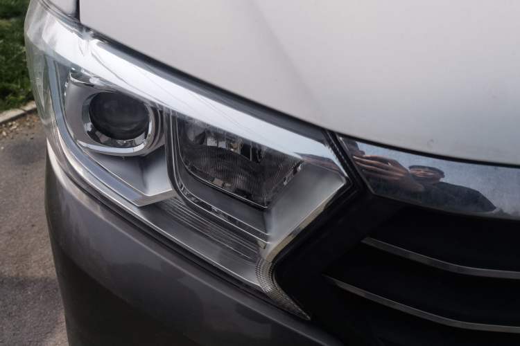 Used CHANGAN KUAYUE Xing V5 2021 1.6L Jinbao Edition Luxury Version DAM16KR Right Front Headlight