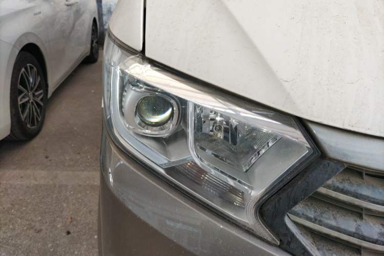 Used CHANGAN KUAYUE Xing V5 2021 1.5L Jinbao Edition Comfort Version JL473QH Right Front Headlight