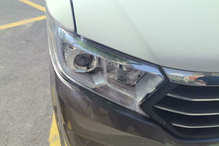 Used CHANGAN KUAYUE Xing V5 2021 1.6L Jinbao Edition Luxury Version DAM16KR Right Front Headlight