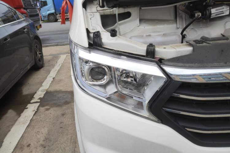 Used CHANGAN KUAYUE Xing V5 2021 1.5L Jinbao Edition Comfort Version JL473QH Right Front Headlight
