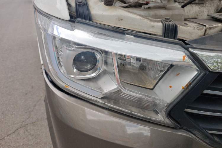 Used CHANGAN KUAYUE Xing V5 2021 1.5L Jinbao Edition Comfort Version JL473QH Right Front Headlight