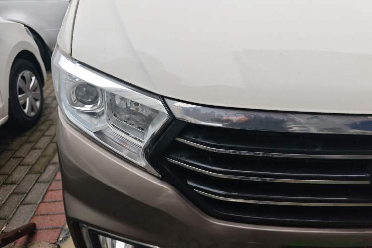 Used CHANGAN KUAYUE Xing V5 2021 1.6L Fortune-Attracting Edition Comfort Model DAM16KR Right Front Headlight
