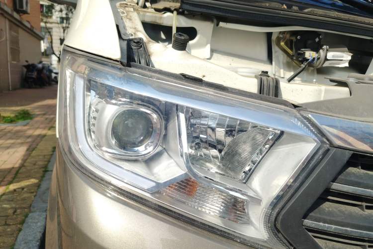Used CHANGAN KUAYUE Xing V5 2021 1.5L Jinbao Edition Luxury Version JL473QH Right Front Headlight