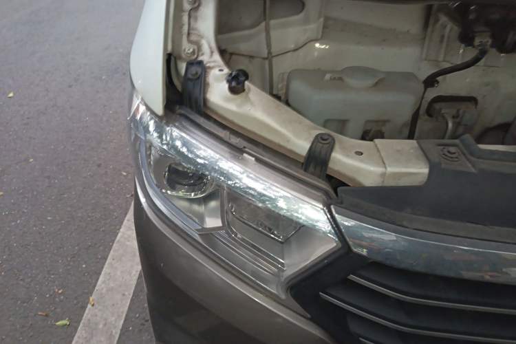 Used CHANGAN KUAYUE Xing V5 2021 1.6L Jinbao Edition Comfort Version DAM16KR Right Front Headlight