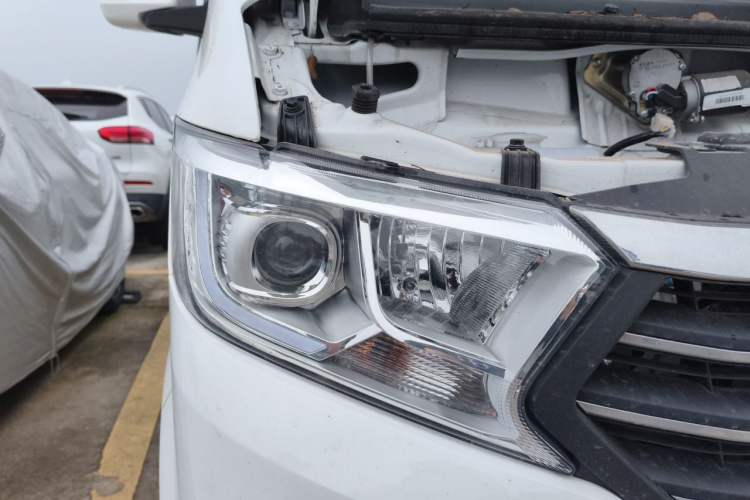 Used CHANGAN KUAYUE Xing V5 2021 1.5L Fortune-Attracting Edition Comfort Model JL473QH Right Front Headlight