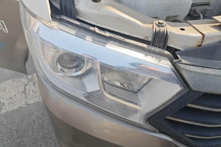 Used CHANGAN KUAYUE Xing V5 2021 1.5L Jinbao Edition Comfort Version JL473QH Right Front Headlight