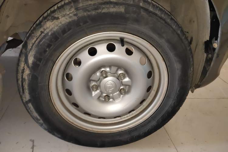 Used CHANGAN KUAYUE Xing V5 2021 1.5L Jinbao Edition Luxury Version JL473QH Right Front Wheel Hub