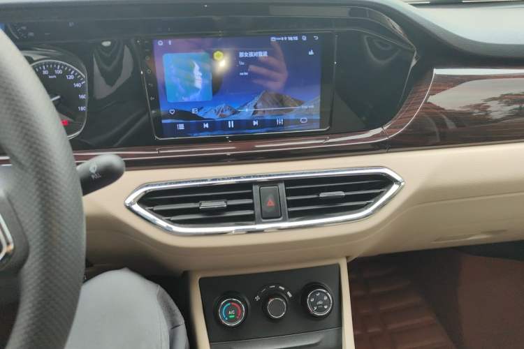 Used CHANGAN KUAYUE Xing V5 2022 1.5L Comfort-Grade 5-7 Seater Passenger Vehicle JL473QH Audio And AC Panel