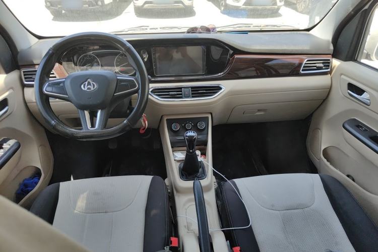 Used CHANGAN KUAYUE Xing V5 2022 1.5L Enjoyment Model 5-7 Seater Passenger Vehicle JL473QH Center Console