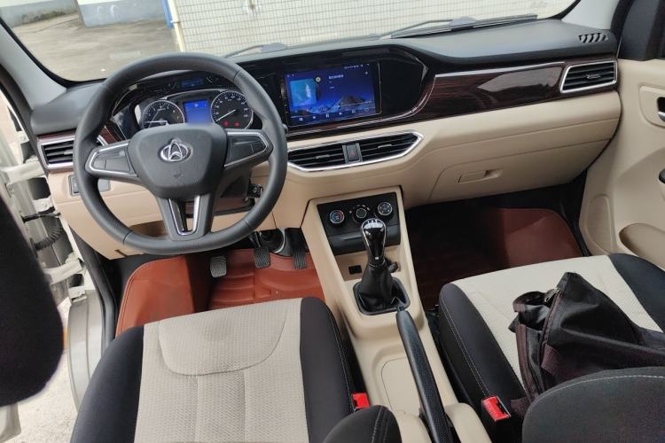 Used CHANGAN KUAYUE Xing V5 2022 1.5L Comfort-Grade 5-7 Seater Passenger Vehicle JL473QH Center Console