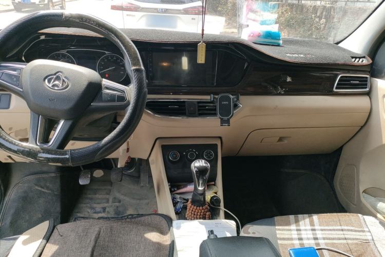 Used CHANGAN KUAYUE Xing V5 2022 1.5L Luxury 5-7 Seater Passenger Vehicle JL473QH Center Console
