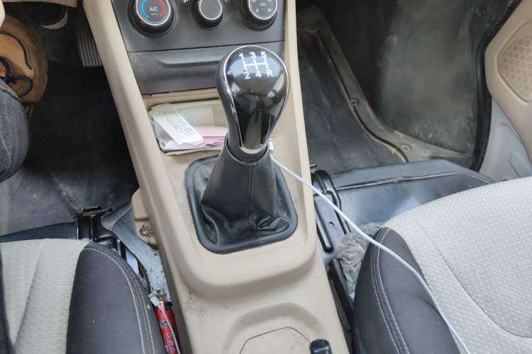 Used CHANGAN KUAYUE Xing V5 2022 1.5L Enjoyment Model 5-7 Seater Passenger Vehicle JL473QH Gear Lever