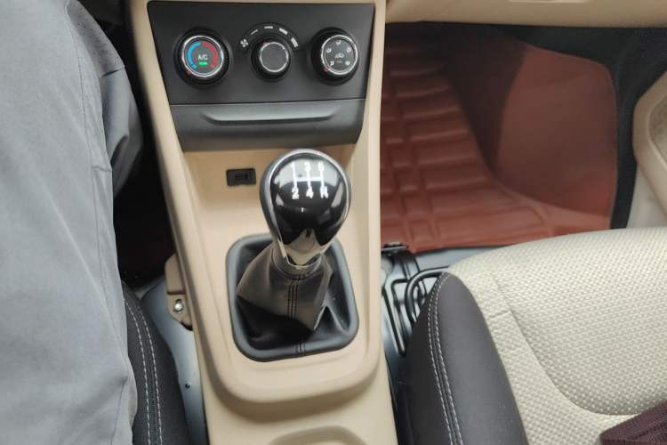 Used CHANGAN KUAYUE Xing V5 2022 1.5L Comfort-Grade 5-7 Seater Passenger Vehicle JL473QH Gear Lever