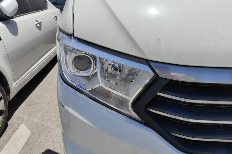 Used CHANGAN KUAYUE Xing V5 2022 1.5L Enjoyment Model 5-7 Seater Passenger Vehicle JL473QH Right Front Headlight