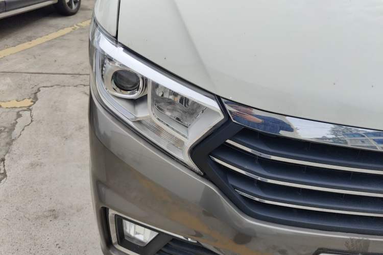 Used CHANGAN KUAYUE Xing V5 2022 1.5L Comfort-Grade 5-7 Seater Passenger Vehicle JL473QH Right Front Headlight