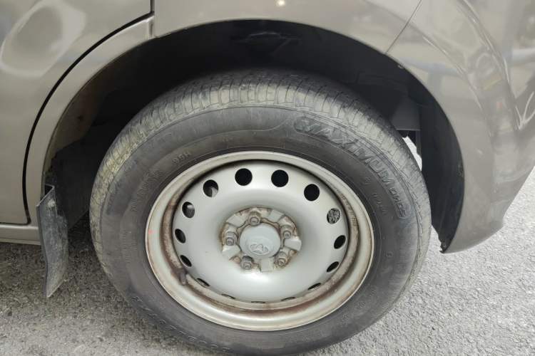 Used CHANGAN KUAYUE Xing V5 2022 1.5L Luxury 5-7 Seater Passenger Vehicle JL473QH Right Front Wheel Hub