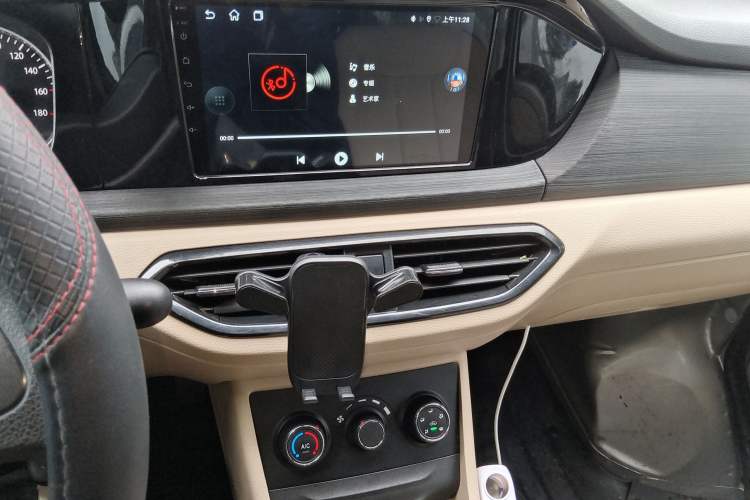 Used CHANGAN KUAYUE Xing V5 2022 1.5L Enjoyment Model 5-7 Seater Passenger Vehicle JL473QH Audio And AC Panel