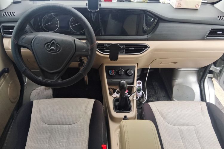 Used CHANGAN KUAYUE Xing V5 2022 1.5L Enjoyment Model 5-7 Seater Passenger Vehicle JL473QH Center Console