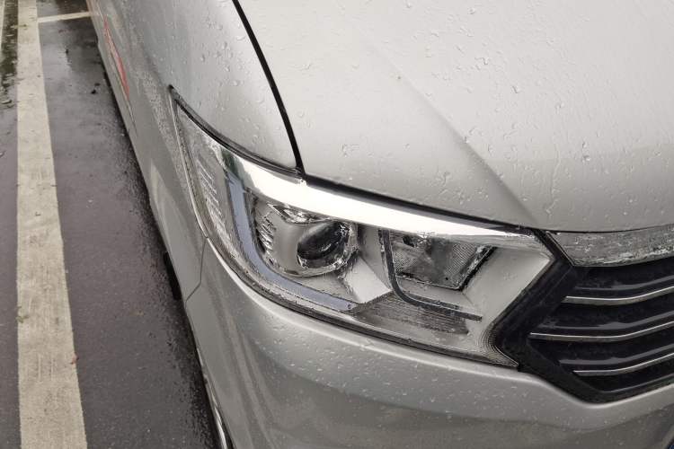 Used CHANGAN KUAYUE Xing V5 2022 1.5L Enjoyment Model 5-7 Seater Passenger Vehicle JL473QH Right Front Headlight