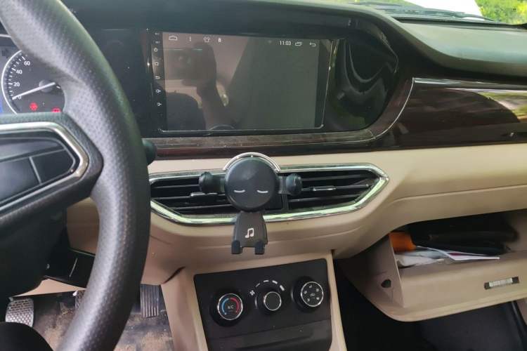Used CHANGAN KUAYUE Xing V5 2022 1.5L Luxury 5-7 Seater Passenger Vehicle JL473QH Audio And AC Panel