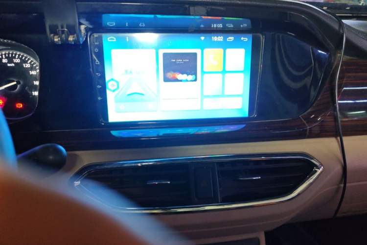 Used CHANGAN KUAYUE Xing V5 2022 1.5L Luxury 5-7 Seater Passenger Vehicle JL473QH Audio And AC Panel