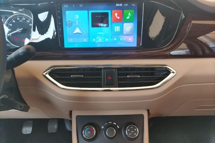 Used CHANGAN KUAYUE Xing V5 2022 1.5L Comfort-Grade 5-7 Seater Passenger Vehicle JL473QH Audio And AC Panel