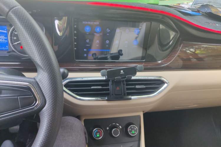 Used CHANGAN KUAYUE Xing V5 2022 1.5L Luxury 5-7 Seater Passenger Vehicle JL473QH Audio And AC Panel
