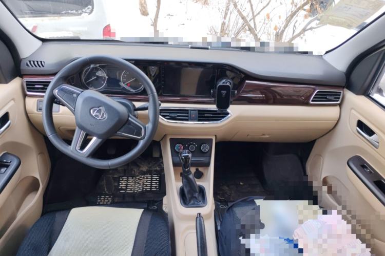Used CHANGAN KUAYUE Xing V5 2022 1.5L Comfort-Grade 5-7 Seater Passenger Vehicle JL473QH Center Console