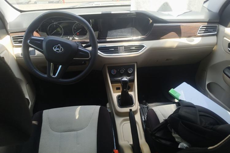 Used CHANGAN KUAYUE Xing V5 2022 1.5L Comfort-Grade 5-7 Seater Passenger Vehicle JL473QH Center Console