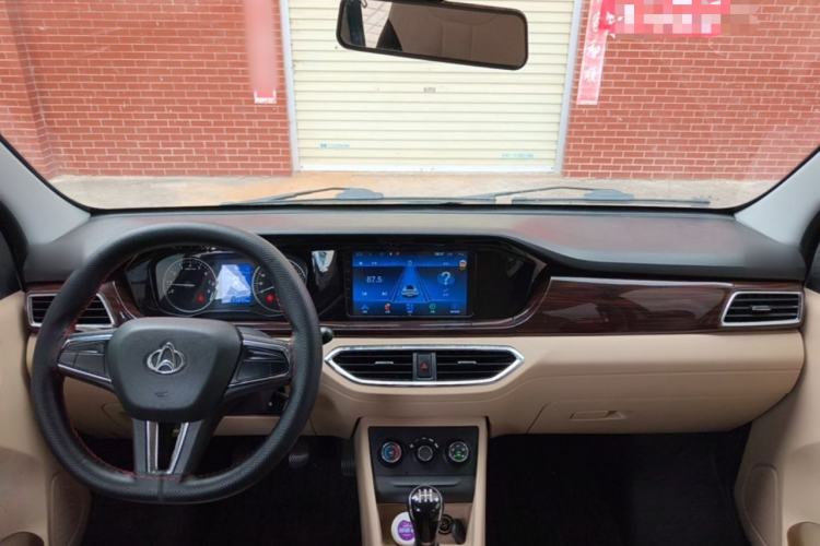 Used CHANGAN KUAYUE Xing V5 2022 1.5L Comfort-Grade 5-7 Seater Passenger Vehicle JL473QH Center Console