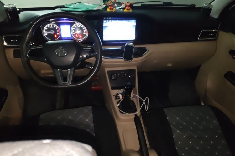 Used CHANGAN KUAYUE Xing V5 2022 1.5L Luxury 5-7 Seater Passenger Vehicle JL473QH Center Console