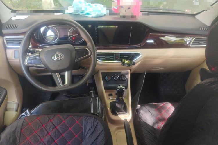 Used CHANGAN KUAYUE Xing V5 2022 1.5L Comfort-Grade 5-7 Seater Passenger Vehicle JL473QH Center Console