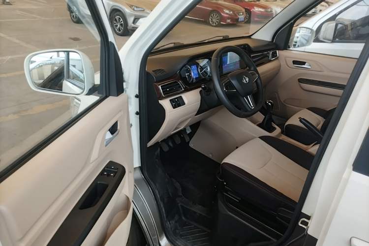 Used CHANGAN KUAYUE Xing V5 2022 1.5L Comfort-Grade 5-7 Seater Passenger Vehicle JL473QH Driver Seat